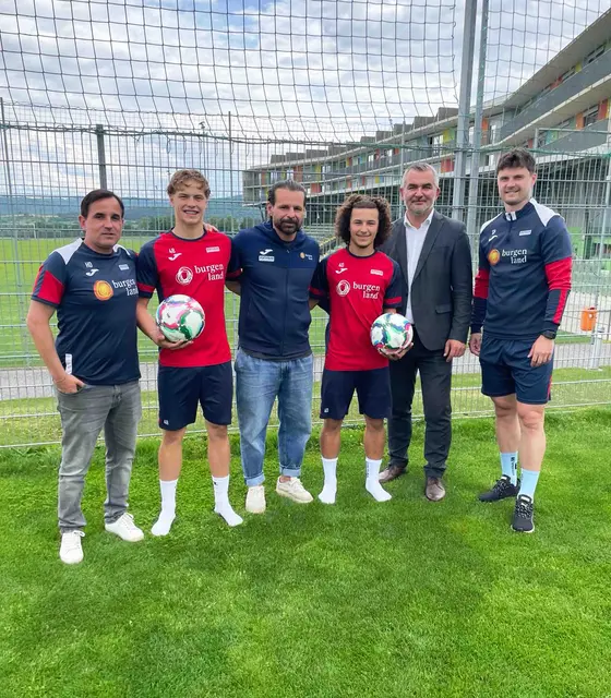 Akademie-Leiter Didi Hegger, U18-Spieler Ben Kleras, Neo-U18-Coach Roman Wallner, U18-Spieler Jakob Adler, Sportlandesrat Heinrich Dorner und U18-Co-Trainer Philipp Schmiedl. | Foto: Büro Landesrat Heinrich Dorner