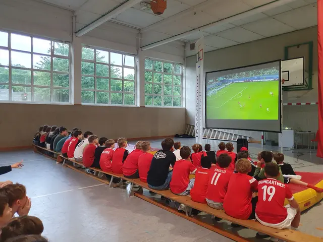 Der Turnsaal wurde kurzerhand zum Treffpunkt für das Public Viewing. | Foto: Theresianum Eisenstadt