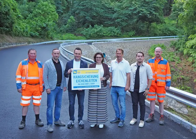Gerhard Wallner (Straßenmeisterei Tulln), Harald Kaufmann (Leiter der NÖ Straßenbauabteilung Tulln), Landtagsabgeordneter Andreas Bors (i.V. LH-Stv. Udo Landbauer), Susanna Kittinger (Bürgermeisterin von St. Andrä Wördern), Michael Bamberger (Leiter der Straßenmeisterei Tulln), Alexander Leitgeb (NÖ Straßenbauabteilung Tulln), Gerald Gnadenberger (Straßenmeisterei Tulln). | Foto: Land NÖ, Mühlbachler