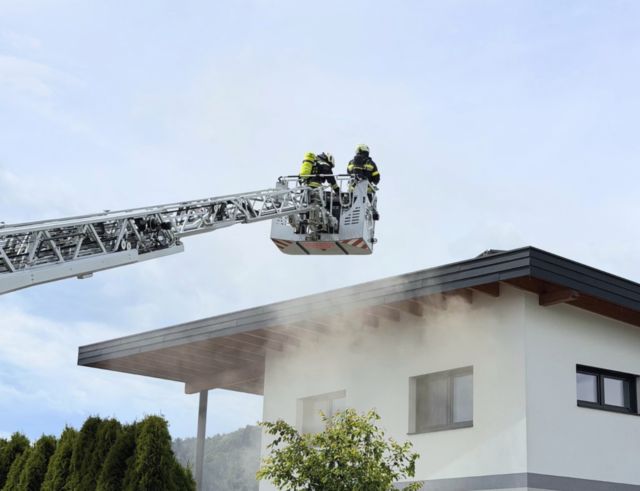 Foto: OBI Stefan Krammer und BI Florian Scherwitzl, ÖA-Team BFKdo Klagenfurt-Land und FF St. Thomas a. Z.