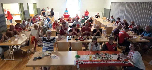 Fußballfieber im Volksheim Grafenbach. | Foto: privat