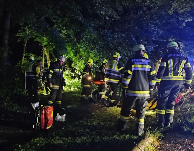 Die Frau befand sich in unwegsamem Gelände und musste unter erschwerten Bedingungen gerettet werden. | Foto: HFW Villach