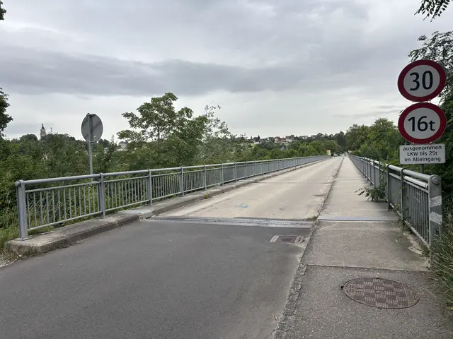Die Altarmbrücke Wallsee muss saniert werden. | Foto: MeinBezirk Perg/Köck