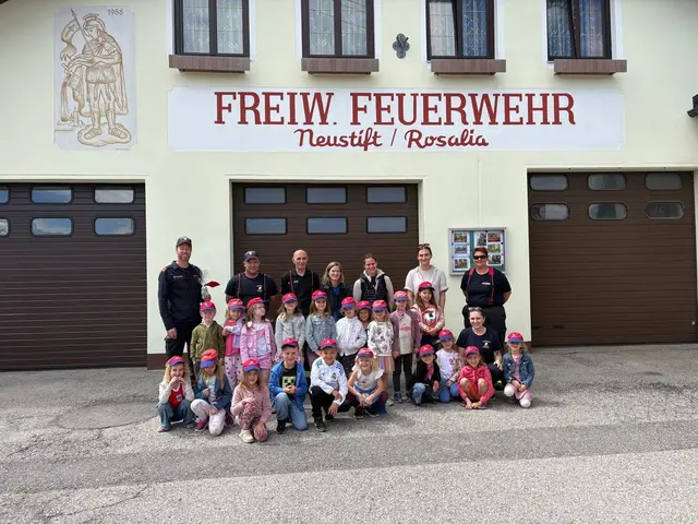 Ein spannender und lehrreicher Vormittag erwartet die Kinder des Kindergartens Forchtenstein bei ihrem Besuch der Freiwilligen Feuerwehr Neustift an der Rosalia.  | Foto: Feuerwehr Neustift/Rosalia