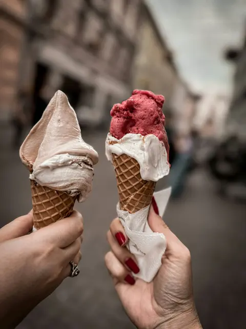 Sommerliche Temperaturen warten am Wochenende.  | Foto: Carolina / Unsplash