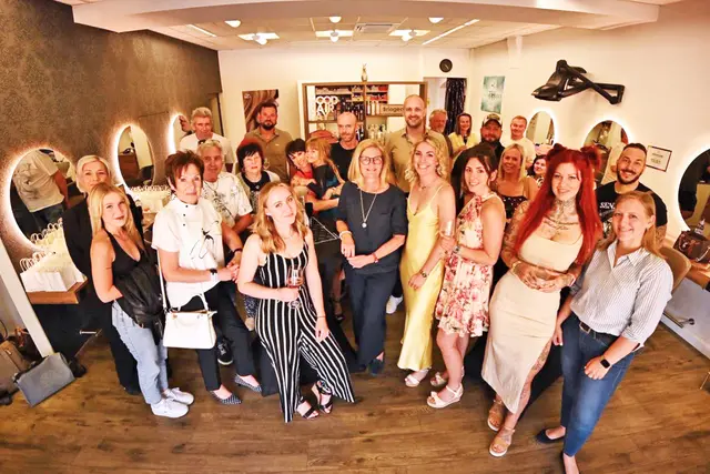 "HaidresserbySandra" war Stefanie Gleixner und Bgm. Susanne Kaltenegger ebenfalls einen Besuch wert. | Foto: Stadt Bruck