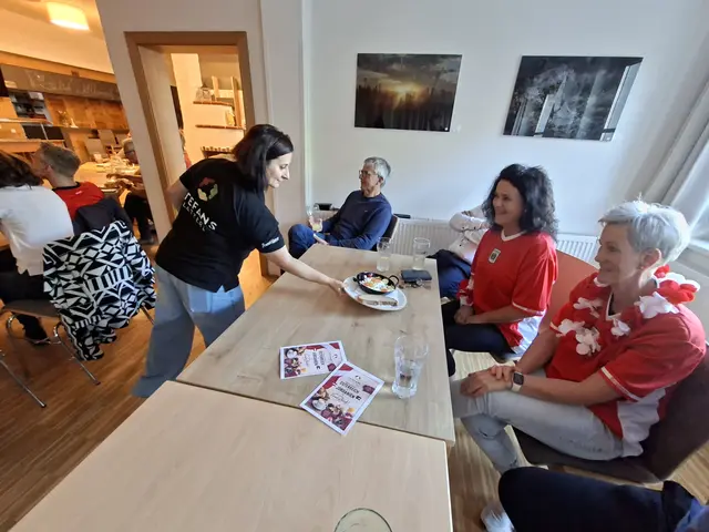 Das Stefans-Platzerl Team servierte das Frühstück.  | Foto: Helmut Eder