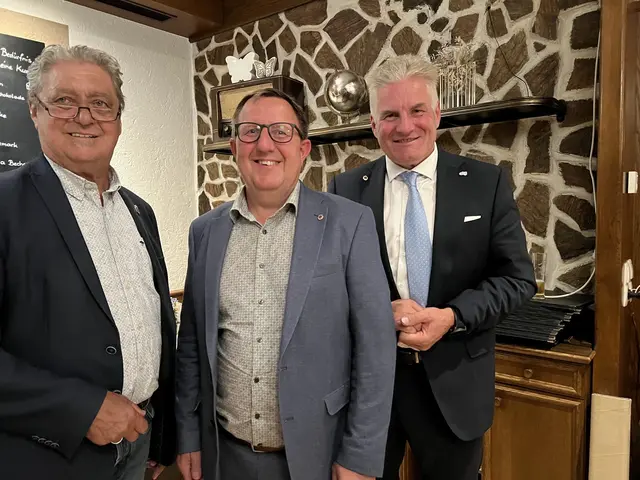 Friedrich Pöschl (Mitte) ist neues Clubmitglied. | Foto: Lions