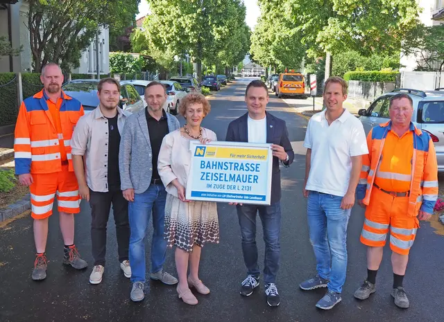 Gerald Gnadenberger (Straßenmeisterei Tulln), Alexander Leitgeb (NÖ Straßenbauabteilung Tulln), Harald Kaufmann (Leiter der NÖ Straßenbauabteilung Tulln), Regina Blondiau-Köllner (Bürgermeisterin von Zeiselmauer-Wolfpassing), LAbg. Andreas Bors (i.V. LH-Stv. Udo Landbauer), Michael Bamberger (Leiter der Straßenmeisterei Tulln), Gerhard Wallner (Straßenmeisterei Tulln). | Foto: Land NÖ, Mühlbachler