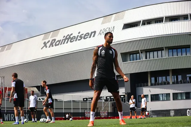 Zurück am Grün: Der LASK und Xavier Mbuyamba bereiten sich auf die neue Saison vor.  | Foto: Reischl