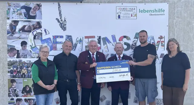Der Kameradschaftsbund überreichte eine Spende über 2.000 Euro. | Foto: Lebenshilfe OÖ 