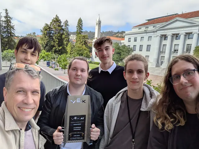 Siegerfoto: Die Schüler der HTL konnten sich bei der RobotikWM Berkeley, USA durchsetzen. | Foto: Michael Stifter