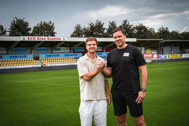 Felix Köchl mit Sportdirektor Thomas Gebauer. | Foto: Sabrina Waldbauer
