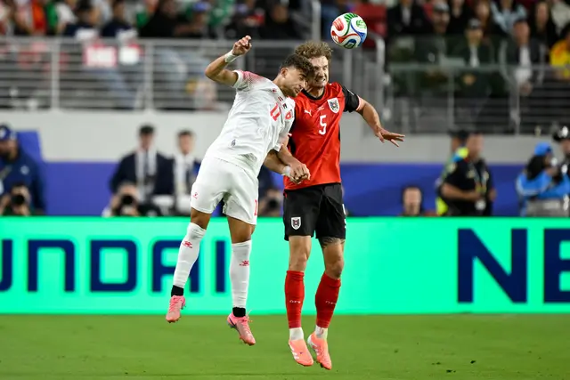 Beim ersten Österreich-WM-Spiel stieß Stefan Posch mit dem jordanischen Spieler Odeh Fakhoury zusammen.  | Foto: APA-Images / AP / Eakin Howard