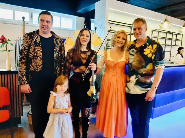 Nach der Show gab es ein Meet an Greet mit den Künstlern wie Pavel Kachnov, Mia Nova, Merle Saskia und Bernd Lanner. | Foto: V. Göls