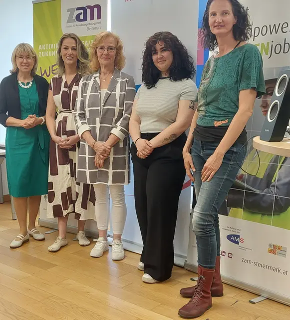 50 Teilnehmerinnen erhielten Einblicke zum Thema Nachhaltigkeit bei Unternehmen und weiteren, den Umwelt entsprechenden, Themen.  | Foto: zam Oststeiermark