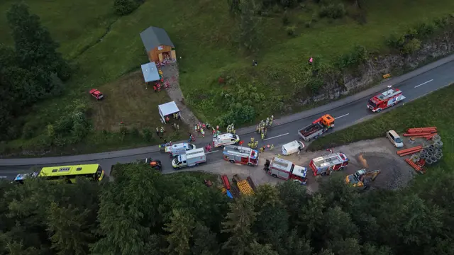 Eine Katastrophen-Großübung am Abend des 10. Juni hielt die Blaulichtorganisationen und die Gemeindeeinsatzleitung für mehrere Stunden auf Trab.  | Foto: Florian Fischer
