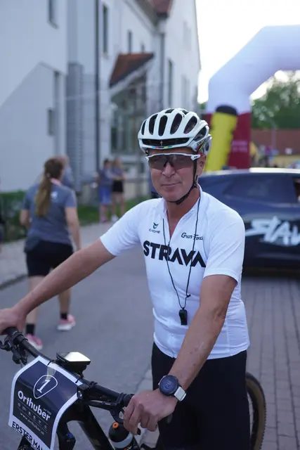 Gerry Aichberger bereitete sich auf seinen Einsatz als Begleitfahrer vor.