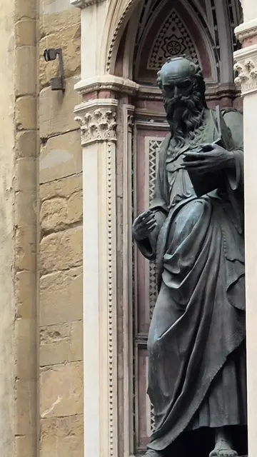 02.06.2026 Das Kunstwerk befindet sich in einer Nische an der Außenfassade der Kirche Orsanmichele in Florenz, 