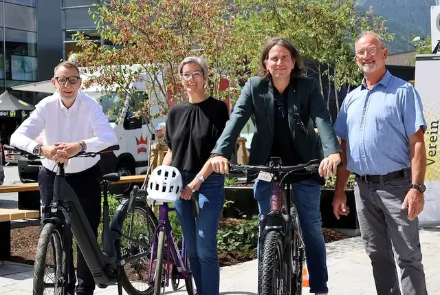 (v.l.) Vize-Bgm. Klaus Schuchter, Bezirkshauptfrau Kathrin Eberle, Wirtschaftsausschuss-Obmann Alexander Schatz und Peter Hölzl, Präsident des Vereines Sicheres Tirol. | Foto: MG Telfs/Pichler
