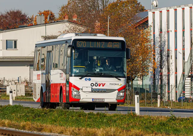 Mit Schulbeginn im September 2026 wird das Busangebot auch im Raum Eferding und in Waizenkirchen ausgebaut. | Foto: Michael Wolfsteiner