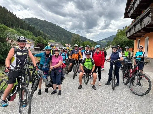 Eine aktive Radlergruppe des Kneipp.Aktiv-Clkub Feldkirchen erkundete den Mur-Radweg  | Foto: Privat
