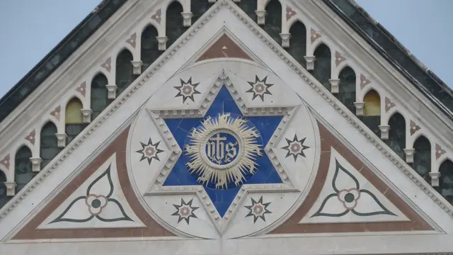 02.06.2026 Detail von der Fassade der Basilika Santa Croce