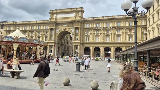 02.06.2026 Piazza della Repubblica, ein bekannter Platz im historischen Zentrum von Florenz.