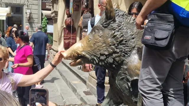 02.06.2026 Wildschweinskulptur Fontana del Porcellino am Markt