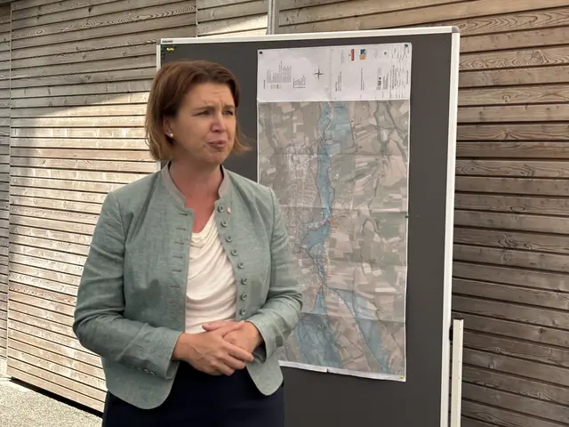 Agrar-Landesrätin Michaela Langer-Weninger betont die emotionale Komponente, die mit dem Hochwasser und den Gegenmaßnahmen einhergehen.  | Foto: MeinBezirk/Anja Kern