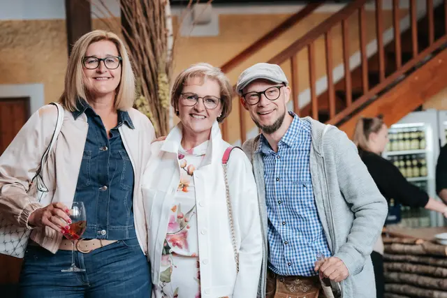 Petra Doblhammer und Claudia Hosner vom Pflegeheim Ried und Marco Doppler-Godec vom Pflegeheim Eberschwang. | Foto: Hamster Der Bildermacher