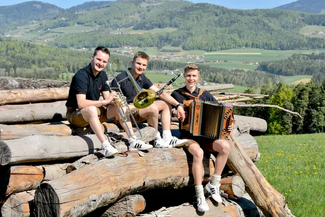DIe jungen Aufbradler stehen für Musikalität und Tradition. | Foto: Helmut Riedl