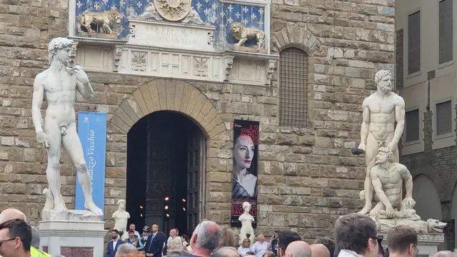 02.06.2027 Piazza della Signoria: David Statue (Michelangelo) und Herkules und Cacus von Baccio Bandinelli aus dem Jahr 1534