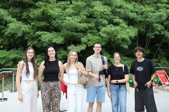 Allesamt Studierende des zweiten Semesters des Bachelorstudiums „Wirtschaft, Gesundheits- und Sporttourismus“, im Bild zu sehen sind: Valentina Schönthaler aus Südtirol, Laura Klotz aus Mötz, die Ötztalerin Anna Gritsch, Lukas Falch aus Grins, Christin Potempa aus Mieming und Max Hinteregger aus Mils bei Imst.  