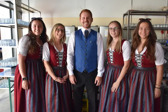 Gruppenfoto in Tracht