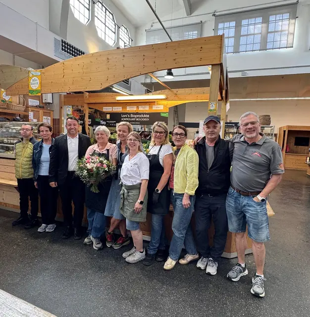 Seit den 1970er-Jahren bietet Loni frisches Bio-Obst und Bio-Gemüse aus eigener Produktion an und zählt damit zu den prägenden Gesichtern des Marktbetriebs. | Foto: Markthalle Innsbruck