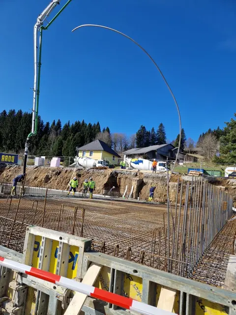 Es waren umfangreiche Fundamentarbeiten nötig. | Foto: Gemeinde Hirschegg-Pack
