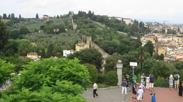 02.06.2026 Blick auf die Reste der Stadtmauer