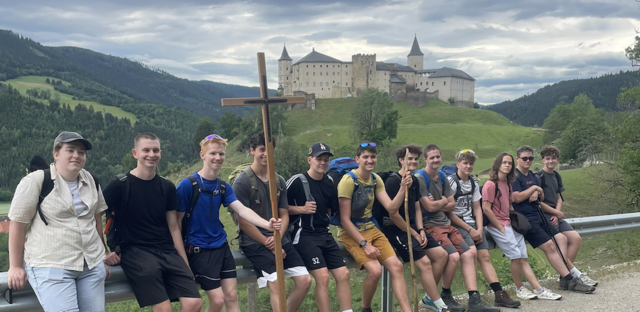 Schülerinnen und Schüler der HTL Zeltweg pilgerten nach Gurk.