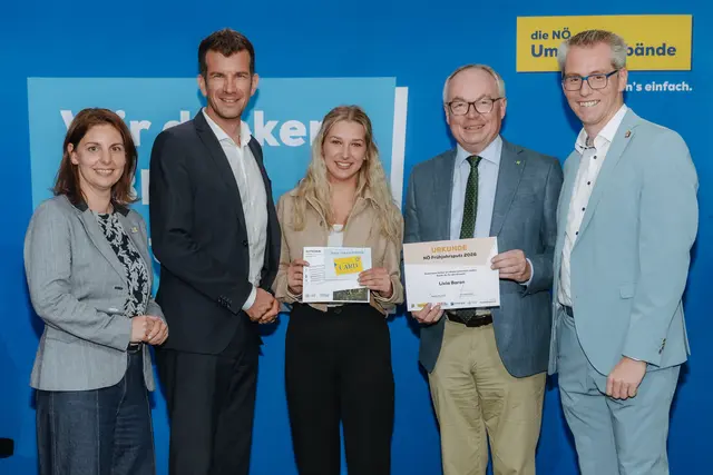 Eva Zirkler, Geschäftsführerin des gda Amstetten; Christian Macho, Präsident der NÖ Umweltverbände; Livia Baron, Gewinnerin aus dem Verbandsgebiet gda Amstetten; Stephan Pernkopf, LH-Stellvertreter; Bürgermeister Johannes Heuras Obmann des gda Amstetten | Foto: Sophie Nagl Balber