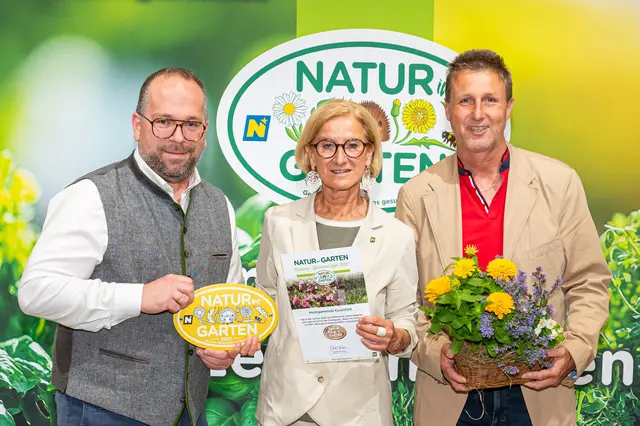 Euratsfeld: Geschäftsführender Gemeinderat Josef Baumgartner, Landeshauptfrau Johanna Mikl-Leitner und Andreas Ennser (Verein Schöneres Euratsfeld).