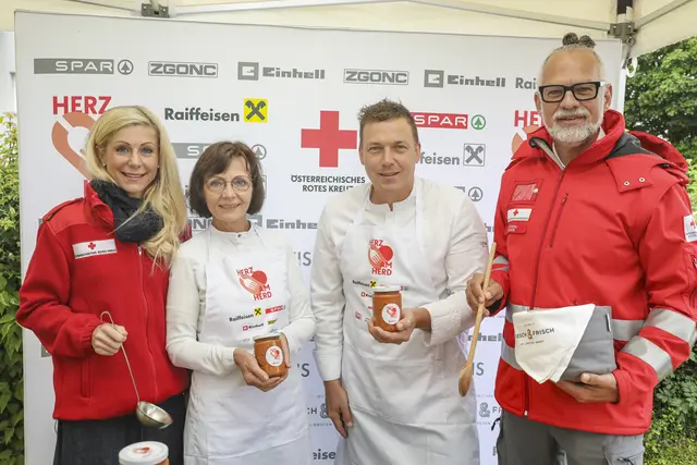 Von links: Andrea Wildberger, Elisabeth Grabmer, Philip Rachinger und Clemens Strobl. | Foto: ÖRK/Markus Hechenberger