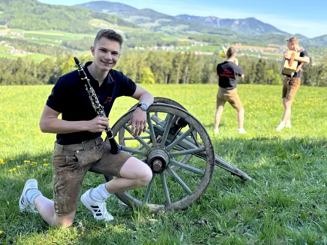 Christian Riedl spielt Klarinette und Gitarre. | Foto: Helmut Riedl