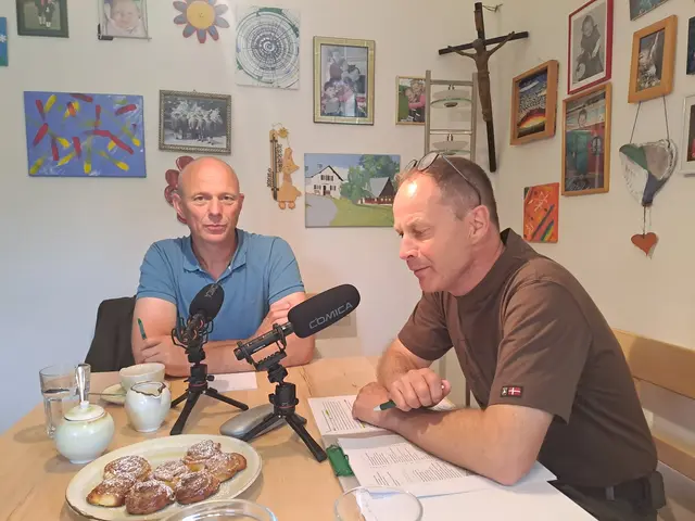 Alois Kiegerl und Konrad Liebchen bei den Aufnahmen am Priegl-Hof. | Foto: Karin Ch. Taferner