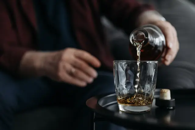 Alkoholkranke Personen finden bei der Selbsthilfe Osttirol Unterstützung. | Foto: pexels / Pavel Danilyuk