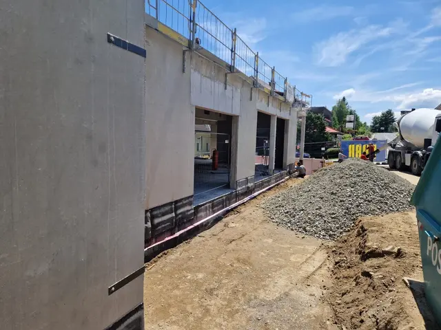 Sukzessive wuchs der Bau in die Höhe. | Foto: Gemeinde Hirschegg-Pack