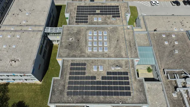 Durch die neue Photovoltaikanlage lässt sich der Großteil des Strombedarfs des Bundesschulzentrums Güssing decken. | Foto: Gymnasium Güssing
