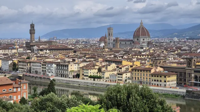 02.06.2026 Blick auf Dom von Florenz und Palazzo Vecchio mit markanten Turm 