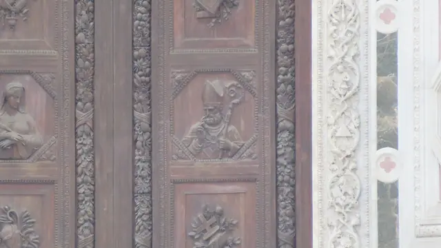 02.06.2026 Detail Tor Basilika Santa Croce