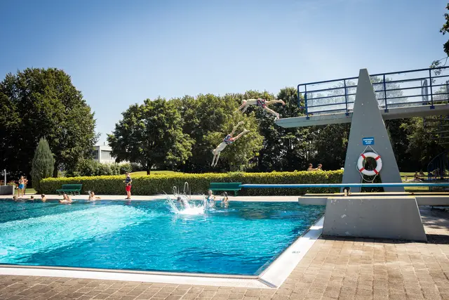 Wer sich bis 5. Juli eine Saisonkarte sichert, profitiert doppelt: Neben uneingeschränktem Badespaß den ganzen Sommer über nimmt man automatisch am großen Gewinnspiel teil.  | Foto: Stadtgemeinde Schärding